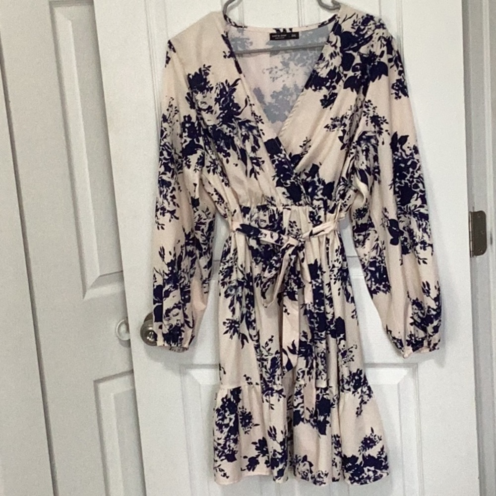 NEW blue and cream v-neck dress with belt